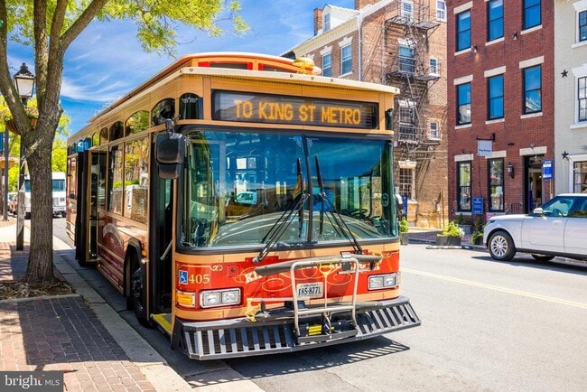 Building Photo - 203 Montgomery St