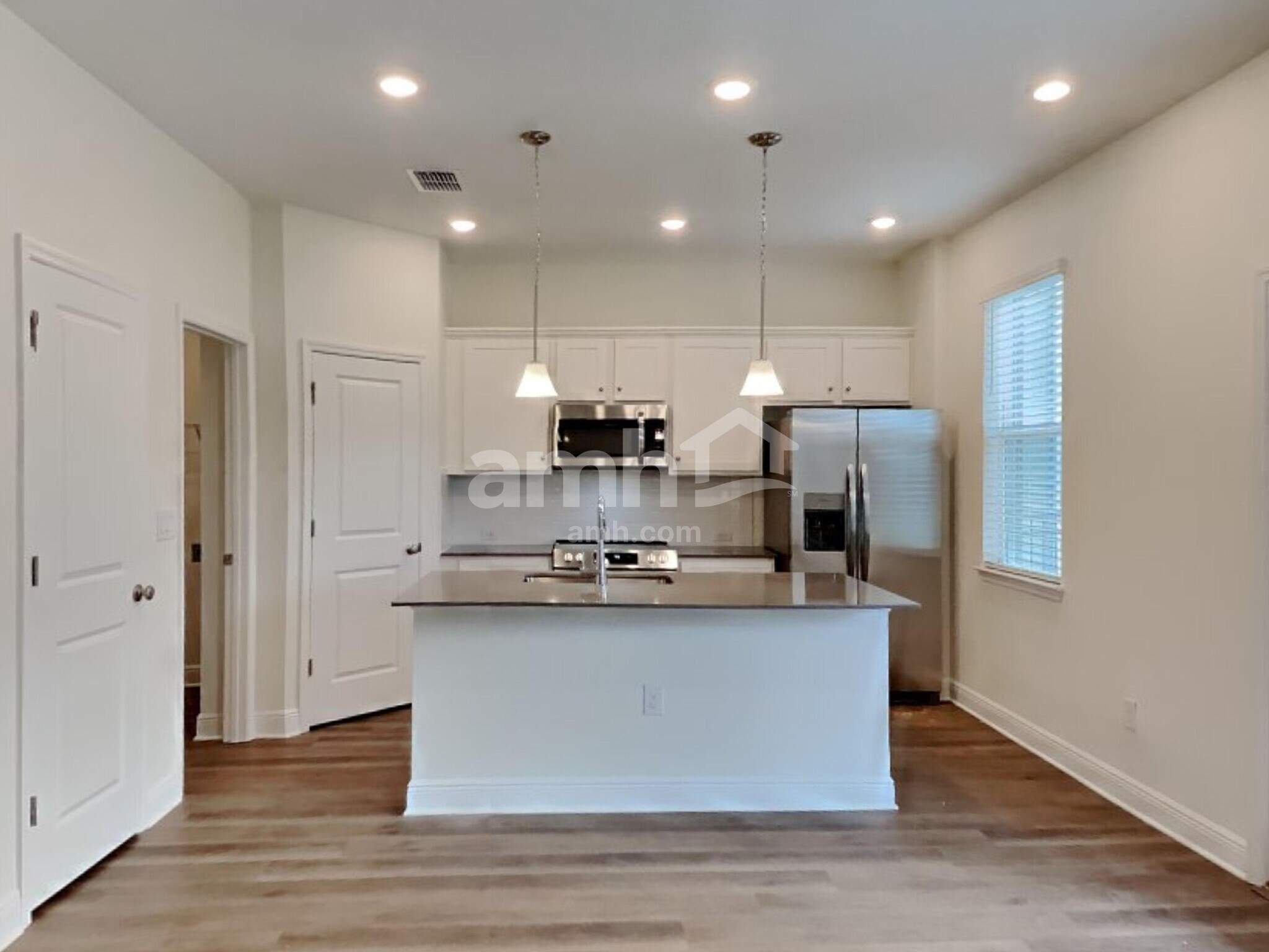 Building Photo - 27173 St Andrews Ave