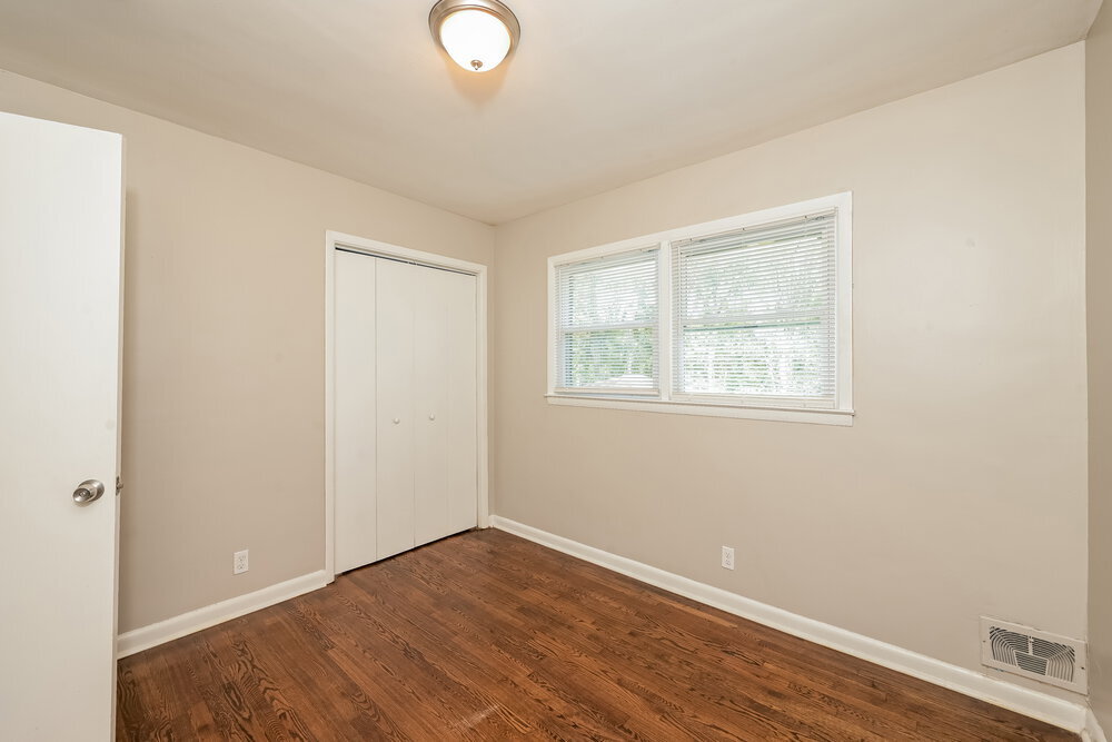 Building Photo - 2407 Oakridge Ct