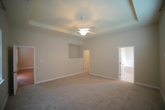 Building Photo - 5560 Hampton Hill Cir