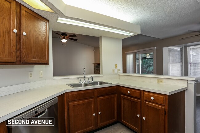 Building Photo - 6604 Arancio Dr W