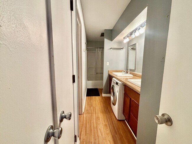 Building Photo - Top-Floor Plaza Condo with Vaulted Ceilings & Dual Balconies