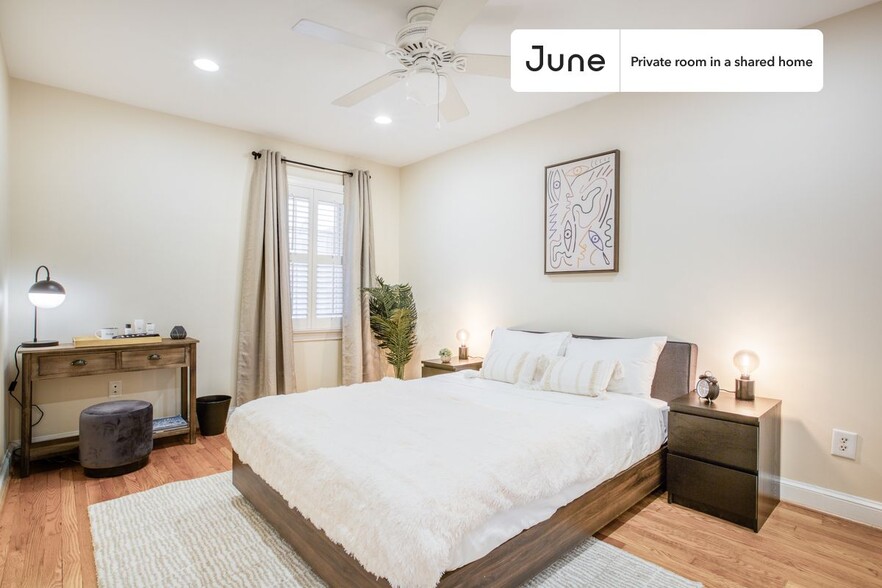 Primary Photo - Private bedroom in 3 bed/2 bath Home