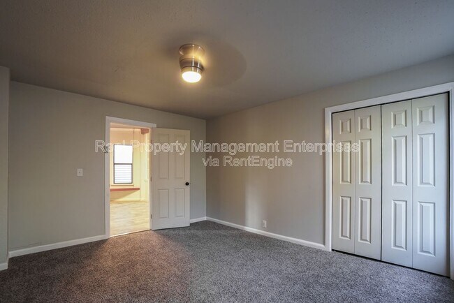 Building Photo - 1725 N McKinley Ave