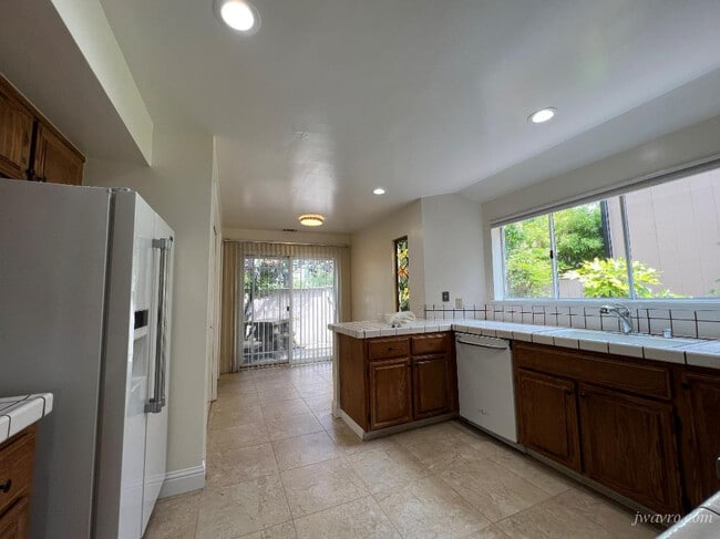 Building Photo - 606 Bridgeport Ln