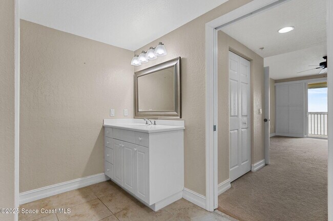 Building Photo - 480 Sail Ln
