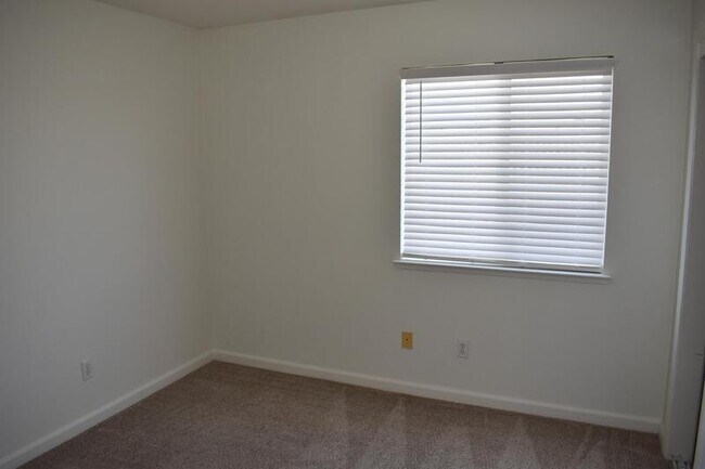 Building Photo - 4670 Tolman Way