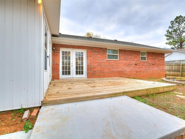 Building Photo - 305 Woodside Dr