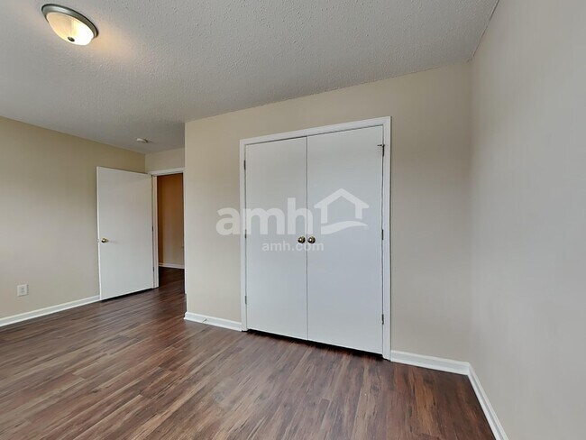 Building Photo - 819 Caledon Dr