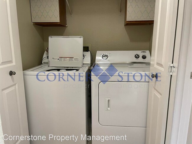 Building Photo - 3 br, 1.5 bath House - 1885 E Old Saybrook...