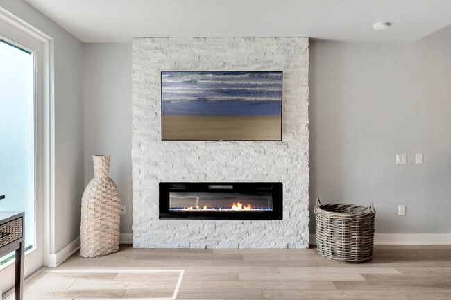 Building Photo - 428 W Swoope Ave