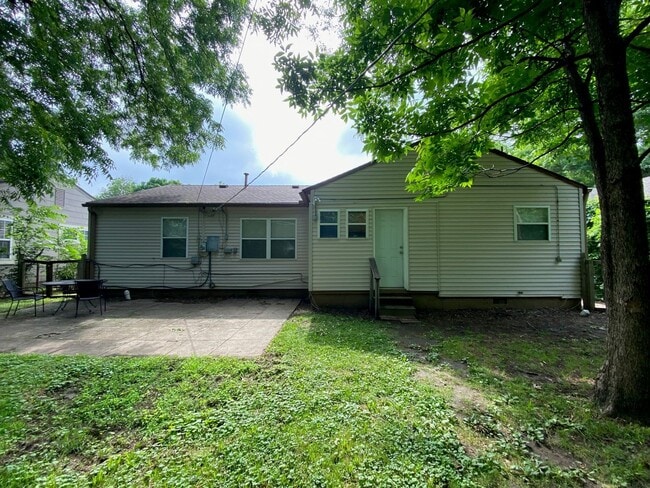 Building Photo - Brookside Charm!!