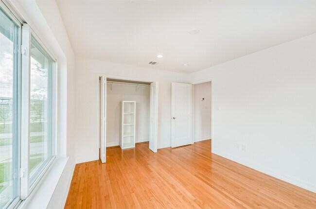 Building Photo - 4718 N Braeswood Blvd