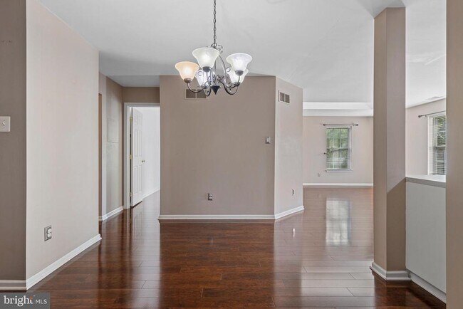 Building Photo - 312 River Birch Cir