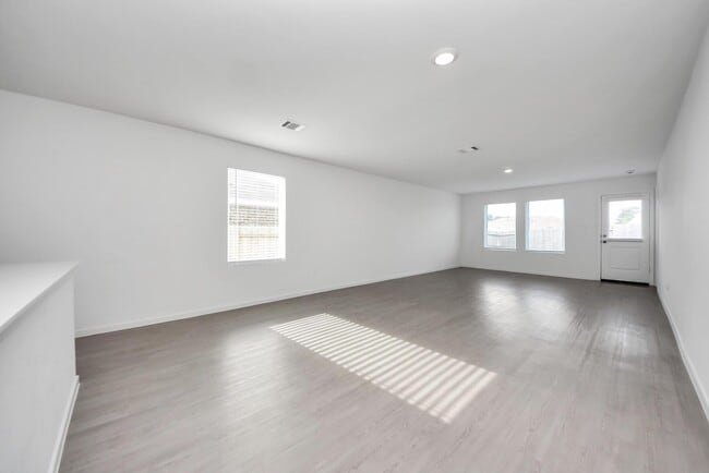 Building Photo - 248 Hazy Pnes Ln