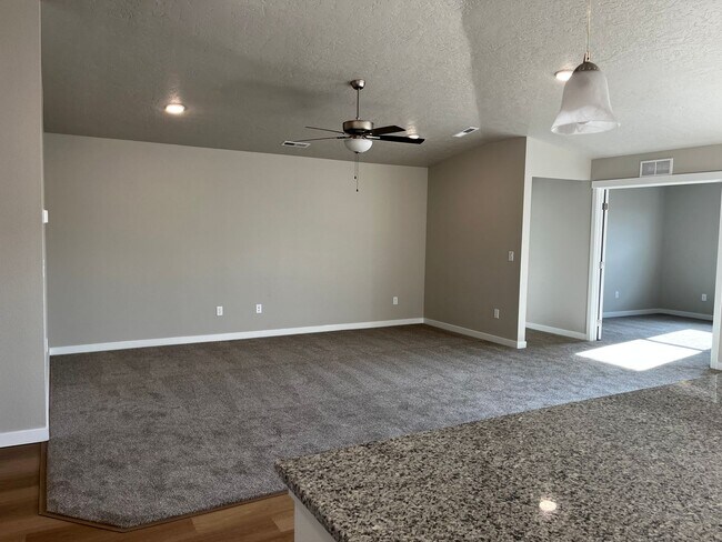 Building Photo - Never Lived in Brand New 4 bedroom 2 bathroom Home in Middleton.