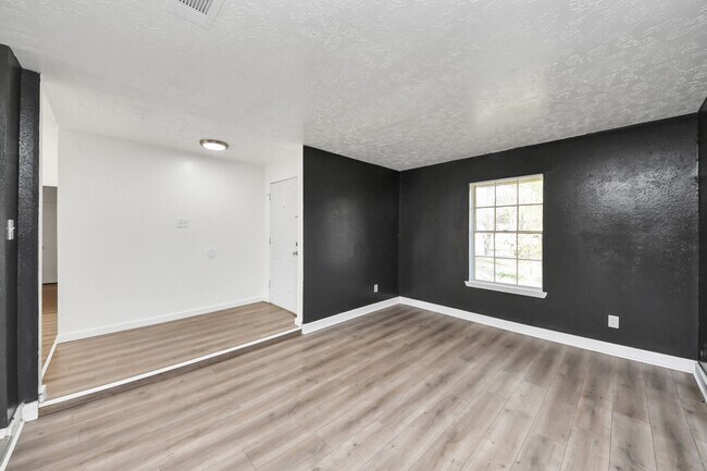 Building Photo - 4519 Reynaldo Dr