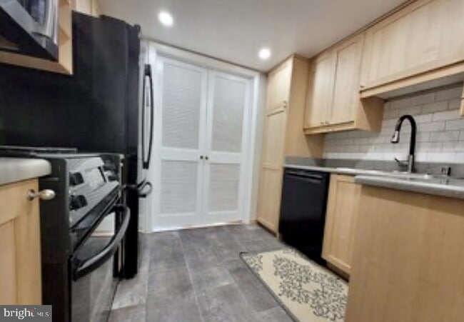 Building Photo - 1415 Greenmont Ct