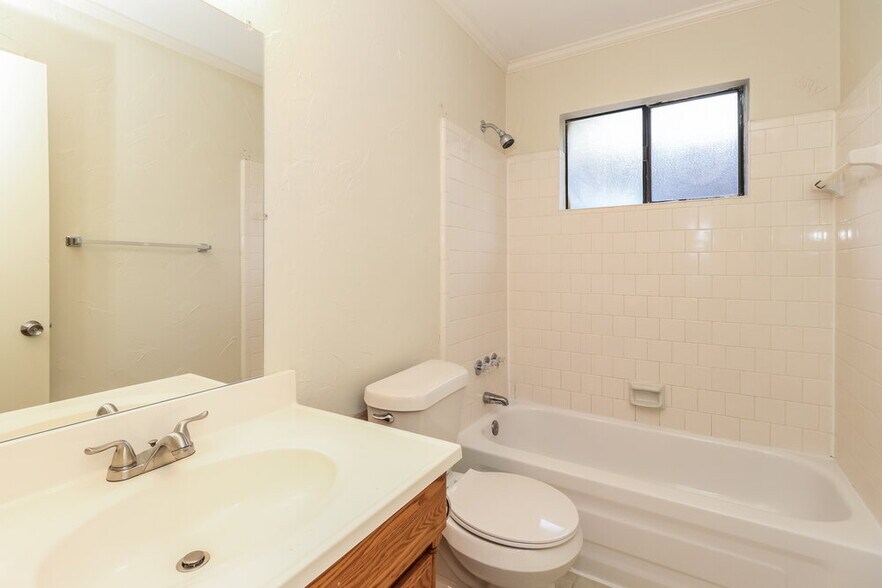 Building Photo - 84 Fallshire Dr