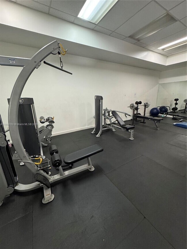 Building Photo - 505 E Dania Beach Blvd