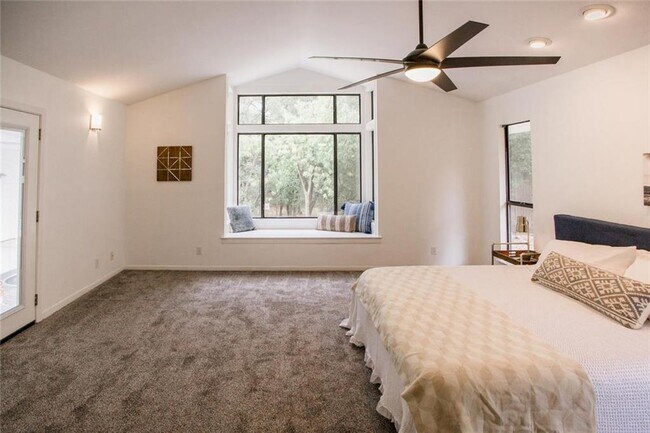Building Photo - 5139 Meadow Creek Dr