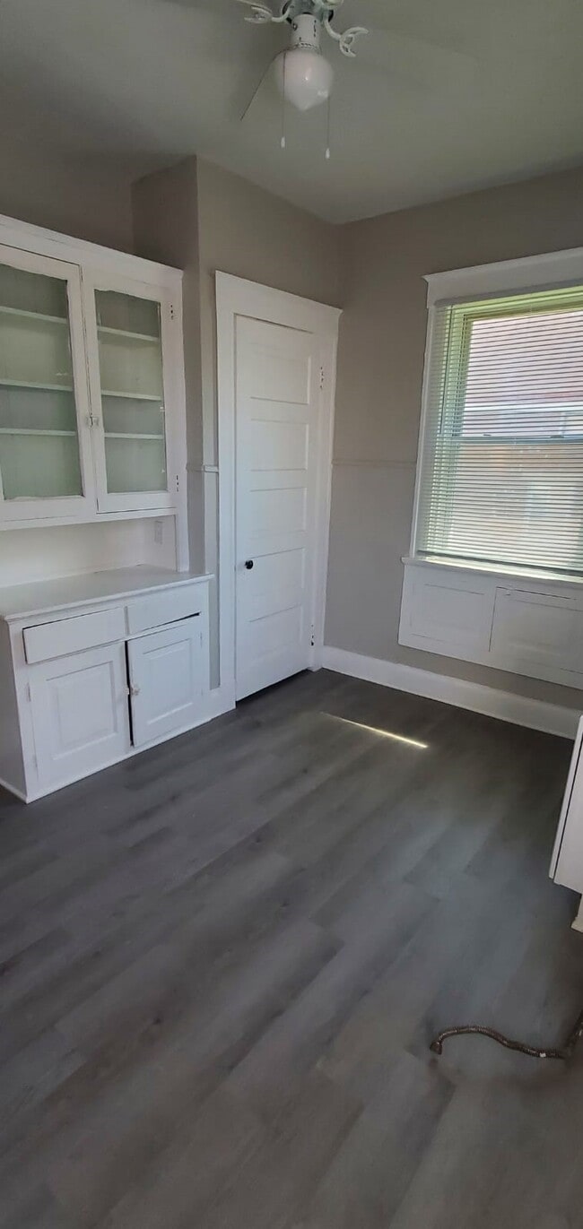 Building Photo - 1527 Dixmont Ave