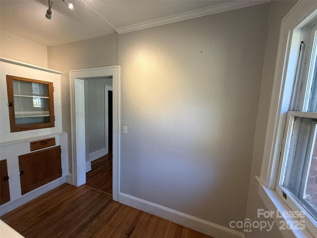 Building Photo - 319 Grandin Rd