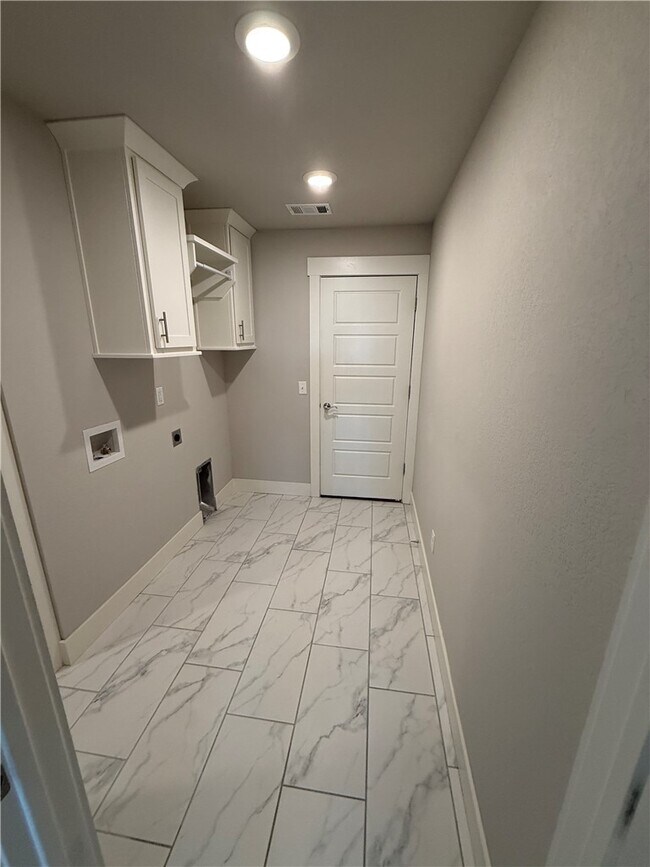 Building Photo - 28 Kincardine Dr