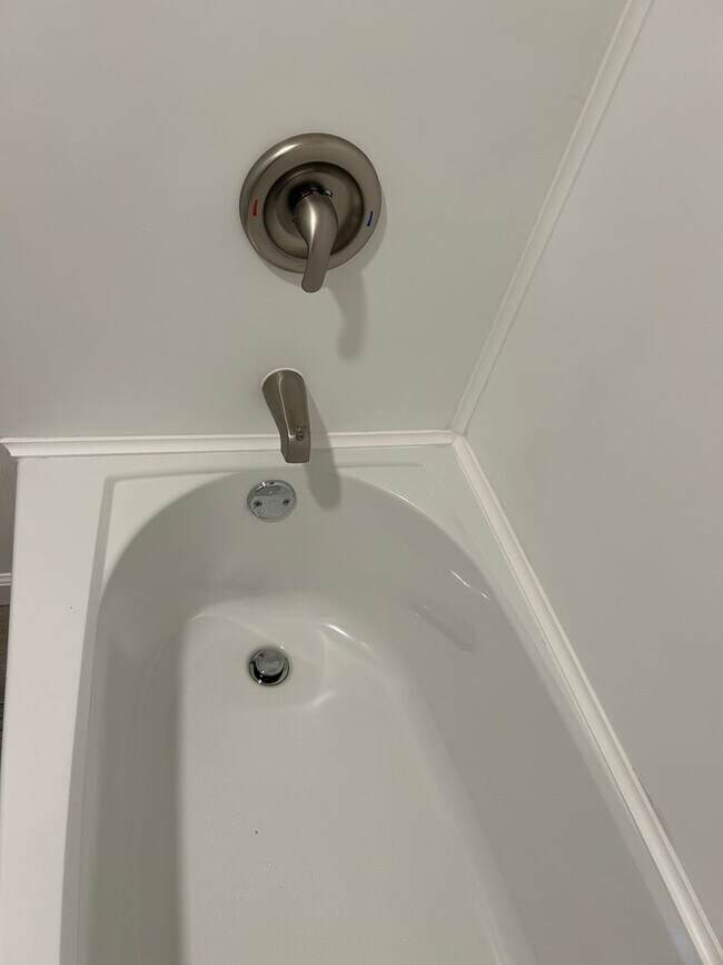 Building Photo - 112 W 3rd St N