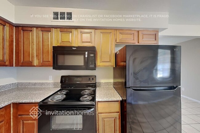 Building Photo - 4422 S Park Dr