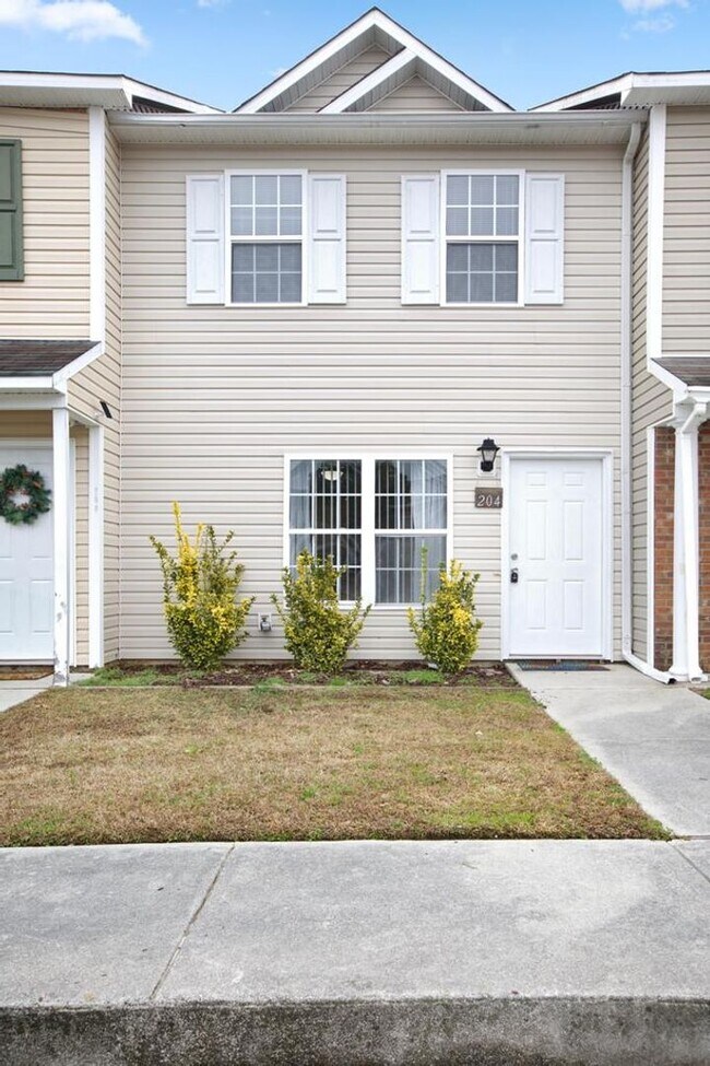 Primary Photo - An adorable home! Pets Welcome!