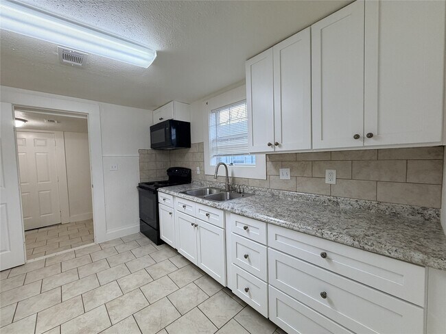 Building Photo - 3014 Rosalie St