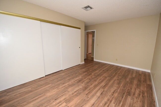Building Photo - Cozy 2-Bedroom Condo at The Lakes – 2nd Fl...