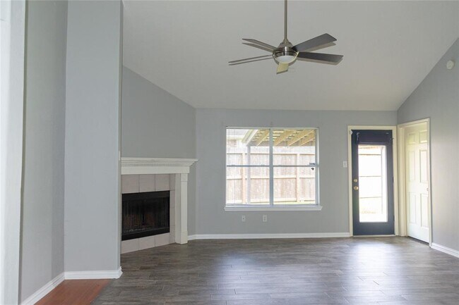 Building Photo - 822 Oak Lodge Ct