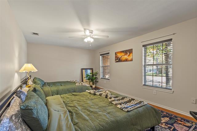 Building Photo - 1522 Oakwood Dr