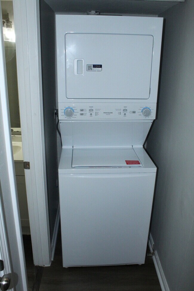 Building Photo - Totally renovated 2-bedroom, 2-full-bath townhome located in West Augusta