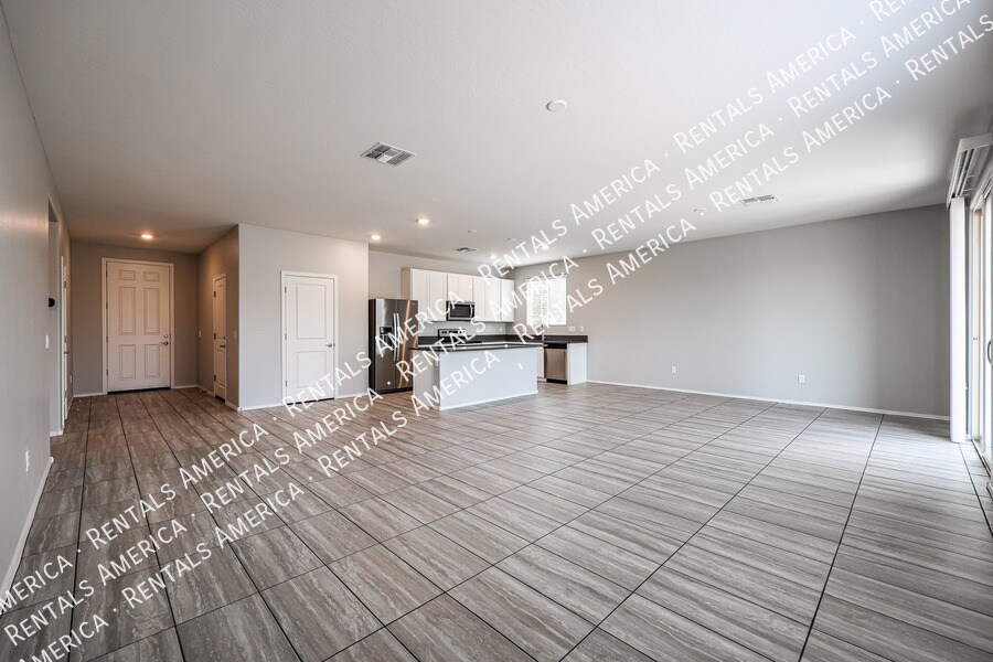 Building Photo - 1548 E Chaparral Pl