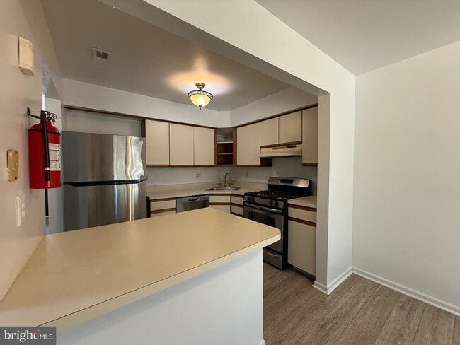 Building Photo - 343 Brookdale Blvd