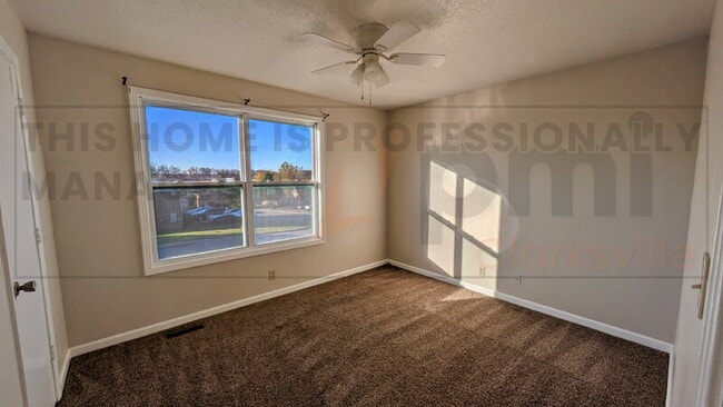 Building Photo - 1531 E Knollwood Cir