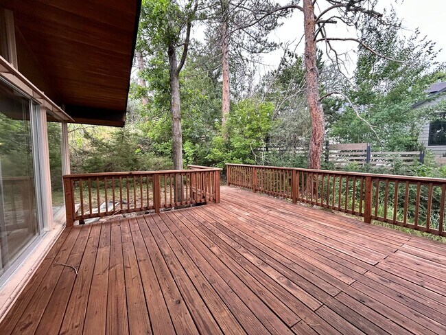 Building Photo - Beautiful SW Boulder MCM Home with Mountai...