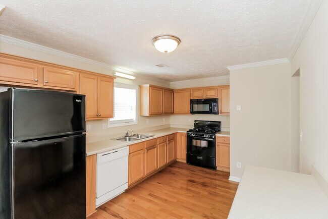 Building Photo - 271 McClure Dr