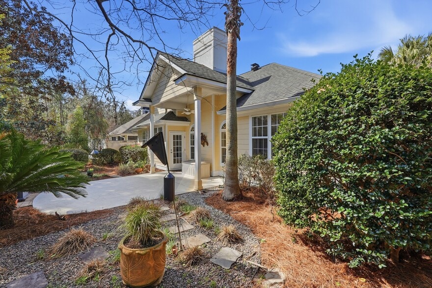 Building Photo - 245 Club Gate