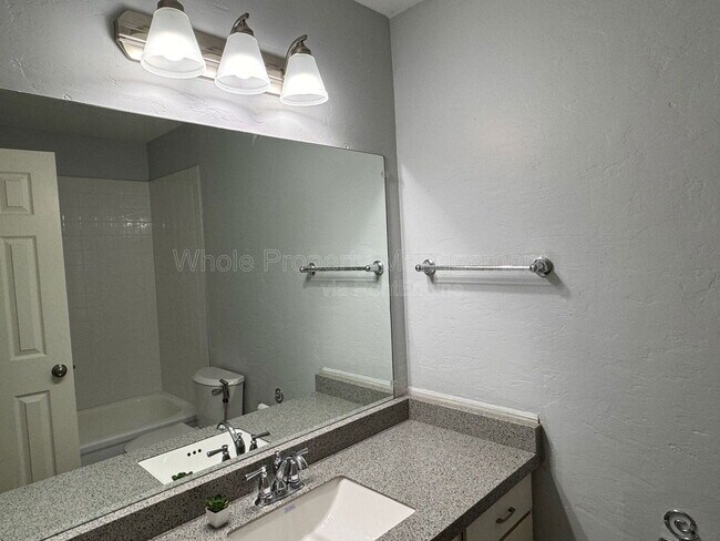 Building Photo - 2380 E Geddes Ave