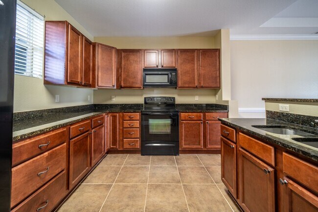 Building Photo - Lakefront Condo for Rent | 2 Bed, 2 Bath |...