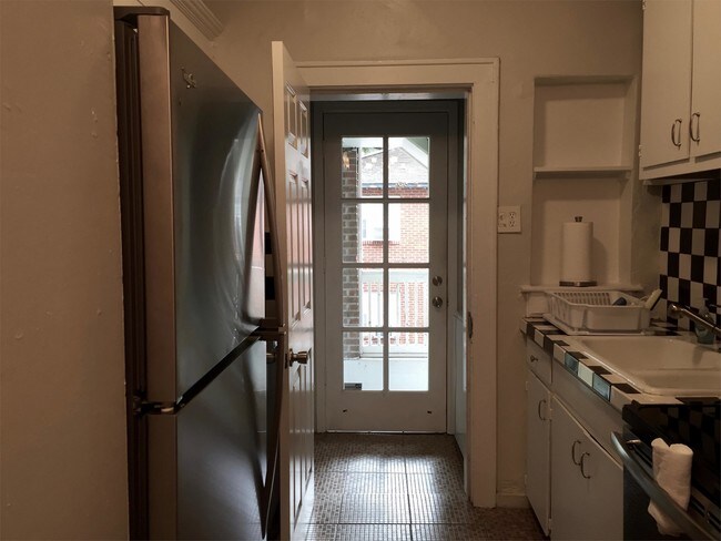 Building Photo - 1051 Government St