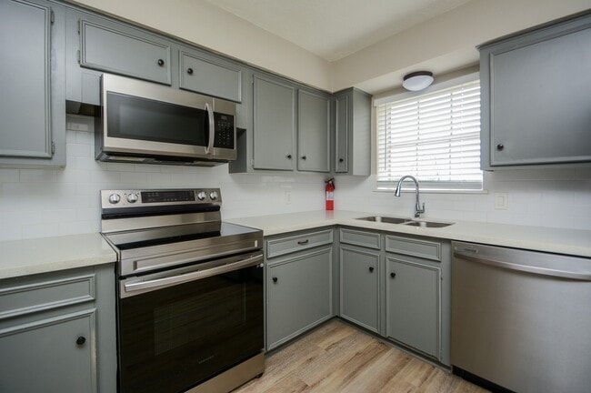 Building Photo - 1305 Adams St