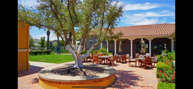 Building Photo - Luxurious 2 + 2.5 Belcaro 2392 SQFT Retire...