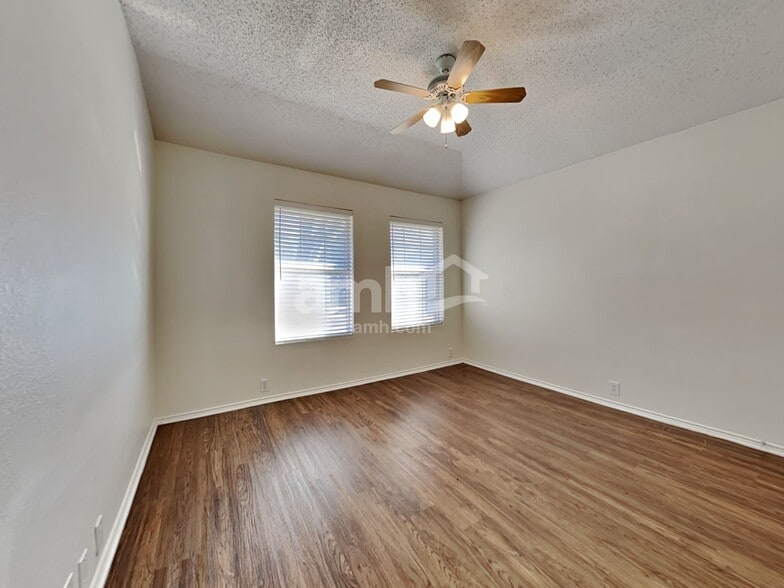 Building Photo - 214 High Pointe Ln