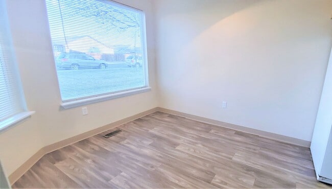 Building Photo - 600 Saratoga Dr