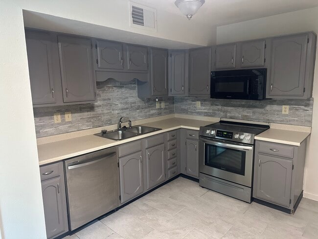 Building Photo - 2601 Driskill Dr